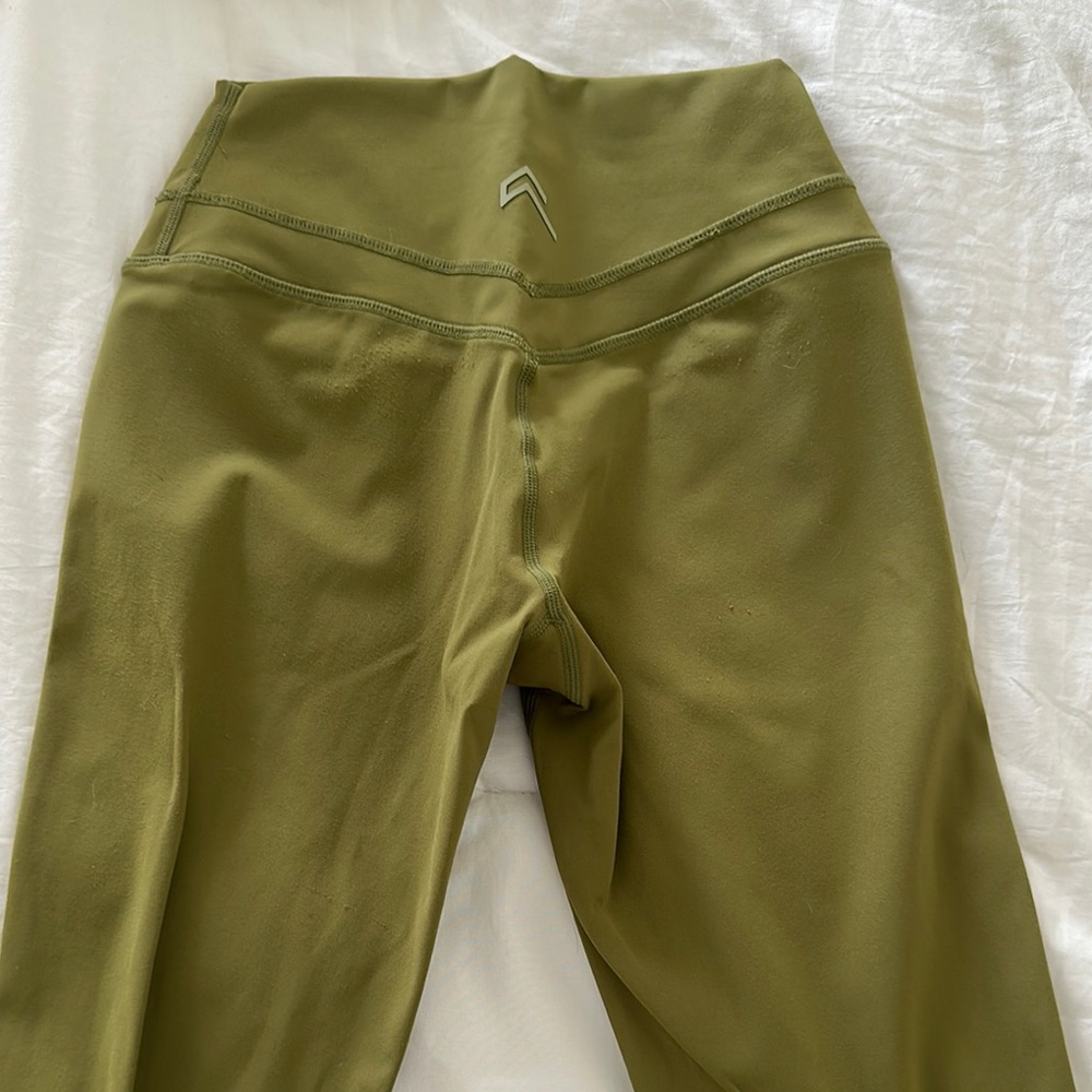 Unified Oner Active leggings 
Olive green - small - short